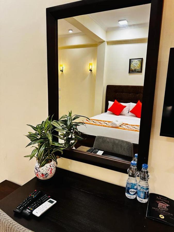Hotel Northway Vavuniya Esterno foto