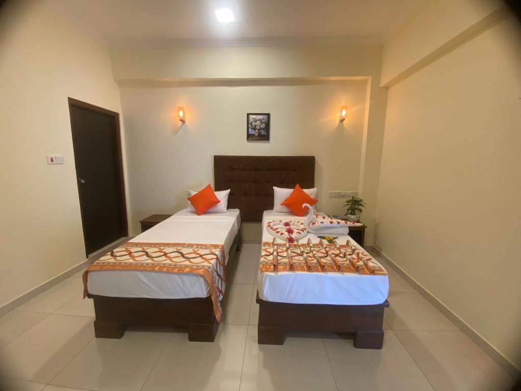 Hotel Northway Vavuniya Esterno foto