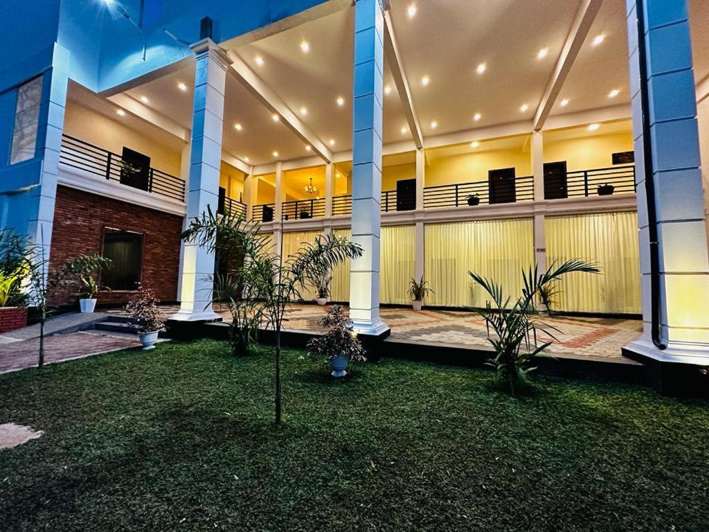 Hotel Northway Vavuniya Esterno foto